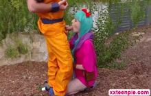 Cos player Jessie Saint gives an ultimate outdoor blowjob